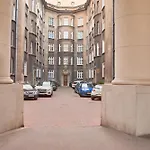 A Cozy Apartment In The Heart Of The City
